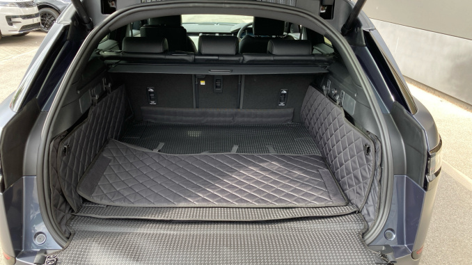 Land Rover Range Rover Velar 3.0 D300 MHEV Belgravia Edition Satin 5dr Auto Diesel Estate - Image 10
